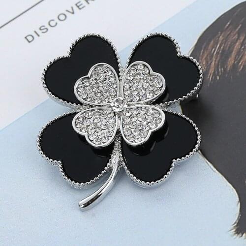 2020 Korean fashion black four-leaf clover brooch corsage ladies high-end acrylic clothes with accessories