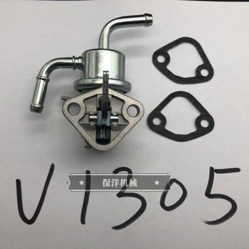 Free shipping for Kubota V1305 engine hand pump oil transfer pump is suitable for Kubota tractor Bobca skid loader