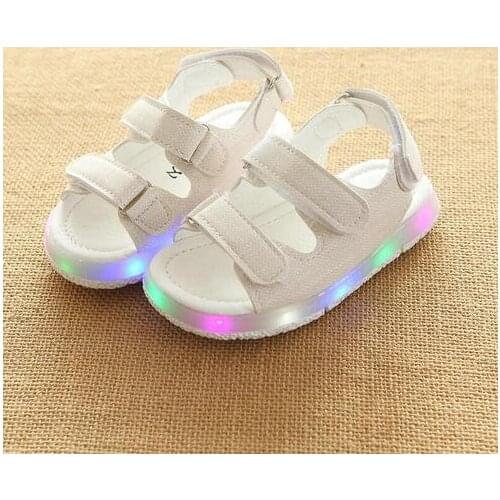 2019 new luminous childrens shoes sandals girls flat doll led light sports shoes sandals