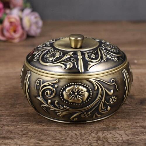 European Multi-Functional Office Ashtray Retro Home Ashtray Creative Personality Trend Spherical Metal Lid Smoking Accessories