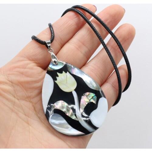Natural Shell Pendent Necklace Leather Rope Water Drop Shape Flower Pattern Charming Shell Pendant Necklace for Women Gift