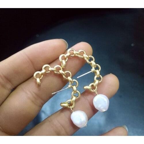 2019 New Korean Freshwater Pearls Stud Earrings for Women Girl Statement Gold Metal Link Chain Cute Earrings Wedding Party Gift