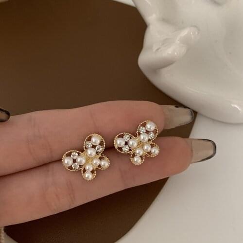 2021 Koreas New Rhinestone Pearl Butterfly earrings Hollow Simple And Generous Butterfly Earrings Womens Jewelry