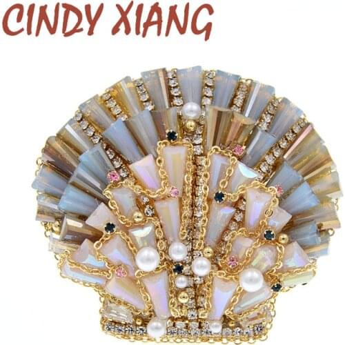 CINDY XIANG Hand Made Shell Brooches For Women Cute Fashion Bead Pearl Jewelry Pin New Design Fashion Accessories Luxury Gift