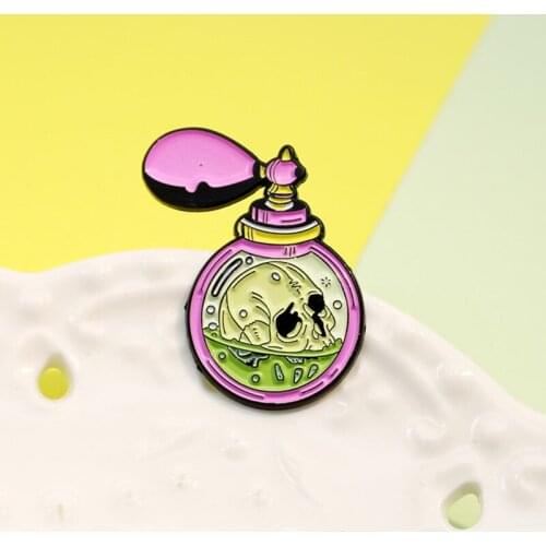 Hand pinch Retro Perfume bottle Enamel Brooch Pink Skull Perfume Lapel Pin creative fragrance Pins Badge Jewelry gifts for women