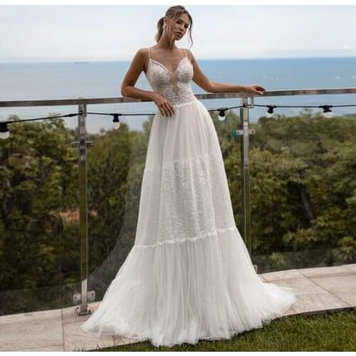 Charming Spaghetti Straps Wedding Dresses 2021 A-Line Lace Appliques Keyhole Back Tulle Beach Bridal Gown Sleeveless Sweep Train