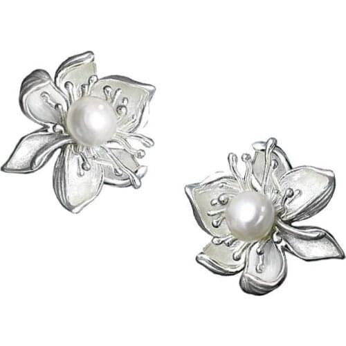 Independent design new silver inlaid pearl flower earrings exquisite personality ladies gift party accessories jewelry