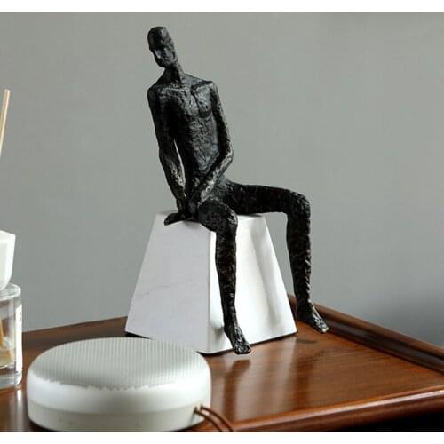 MODERN ABSTRACT FIGURE SITTING ON WHITE TRAPEZOIDAL MARBLE STATUE ORNAMENTS HOME DECORATION ACCESSORIES METAL CRAFTS FURNISHINGS
