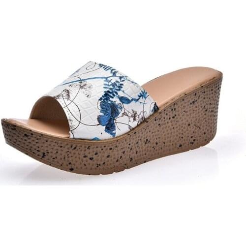 Thick Platform Slippers Luxury Designer Wedge Heel Slippers Women Beach Shoes 2019 Fashionable Leisure Sweet Teenslippers Dames