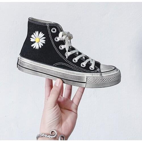 Embroidered Canvas Shoes Woman Couples High-Top Dirty Lace-Up Vulcanized Shoes Femme New Spring Daisy Flower Flat Casual Sneaker