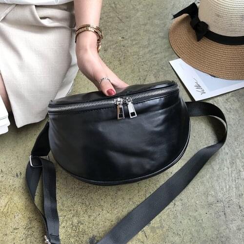2021 Spring Woman Men New Fashion Black Color Wide Single Strap Zipper Half Moon PU Leather Chest Bag Luxury Travel Handbags