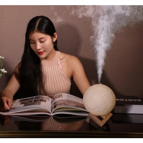 New Product Creative Moon Light Humidifier Mini Usb Home Office Bedside Purifier Air Led Night Light Water Bottle Humidifier