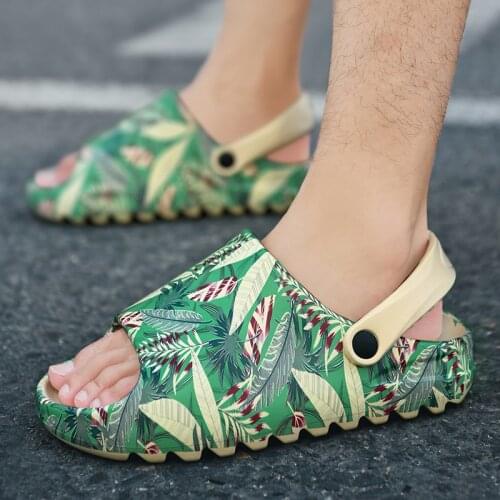 Summer Men Slippers Print Clogs Outdoor Garden Shoes Beach Sandals Massage Indoor Home Slides Mules Bathroom Slippers Flip Flops