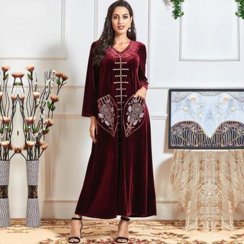 Lady Fashion Muslim Dress Velvet Long-sleeved Embroidery Stitching Arabian Robe Pocket Dress Turkish Islamic Clothing