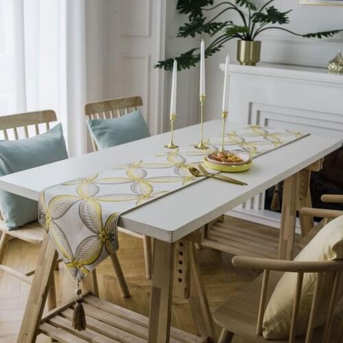 QiBeauty Jacquard Tablecloths On The Table