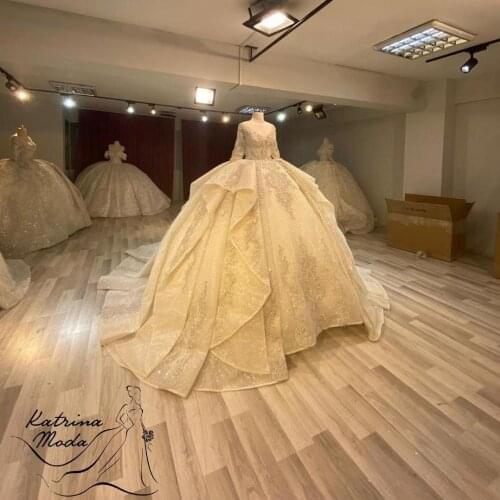 2021 Extra Puffy Ball Gown Wedding Dresses Long Sleeves V Neck Crystal Beadings Bridal Wedding Gowns Organza Church Dubai Dress