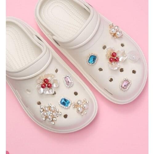 Elegant Shoes Charms for Crocs DIY Cute Croc Charms Designer Vintage Butterfly Croc Shoes Chain Accessories Brand High Quality