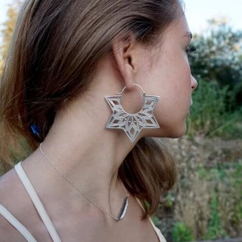 Docona Retro Hollow Pentagram Drop Dangle Earring for Women Girl Alloy Hollow Geometric Piercing Pendant Earrings Brincos 9026