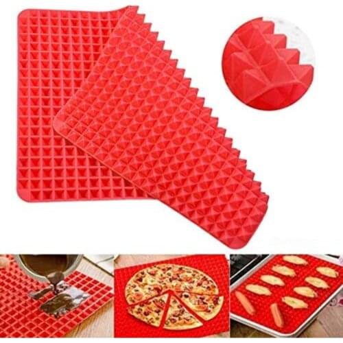 Silicone baking mat, oil-free cooking opportunity thanks to tiny grooves, product entering the oven