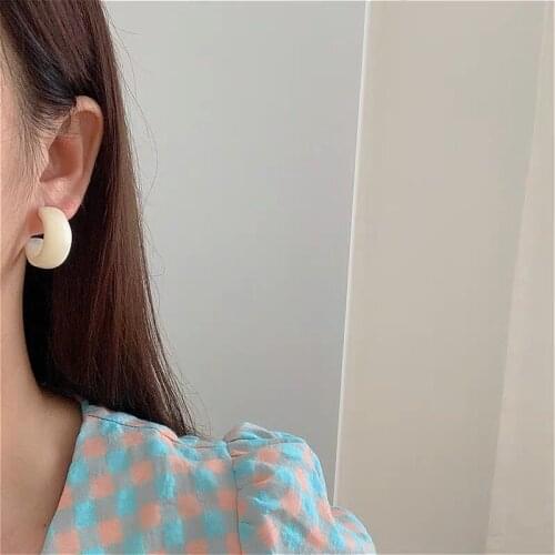 TIMEONLY Hyperbole C Shape Resin Hoop Earring Beige Brown Color Earrings for Women Ladies Fashion Accessories Korean Style