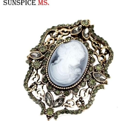 SUNSPICEMS Fashion Gray Crystal Brooch for Women Bohemia Ethnic Festival Broches Brooches Full Rhinestone Queen Head Brooch Pins