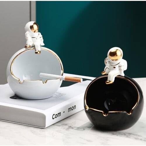 Nordic Ceramic Ashtray Astronaut Ash Tray Gift For Boyfriend Tobacco Smoking Weed Living Room Coffee Table Home Accessories