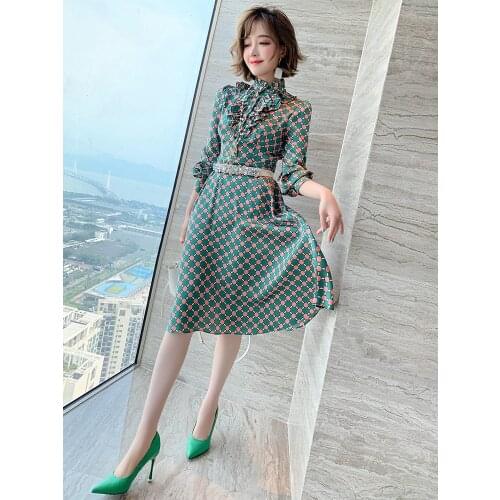 Contrasting color retro polka dot stand collar lotus leaf lace long sleeve waist waist dress womens 2020 autumn new