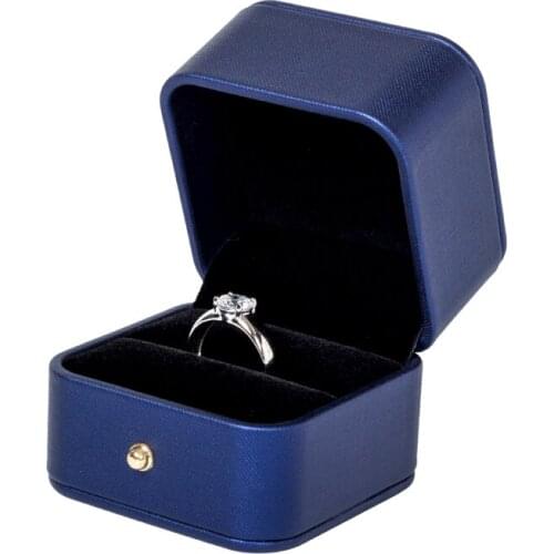 2020 New Glossy Pu Leather Square Built-in Card Slot Suede Jewelry Ring Box For Engagement Valentines Day Gifts