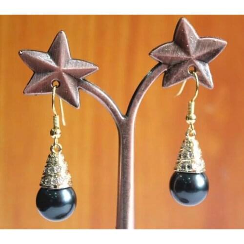 Fashion temperament womens gold plated 12 mm black shell pearl earrings