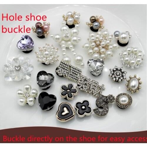 Fashion Vintage Croc Charms Diy Cute Garden Shoes Ornaments Crystal Bear Clogs Ornaments Adult Children Shoe Buckle Accessories