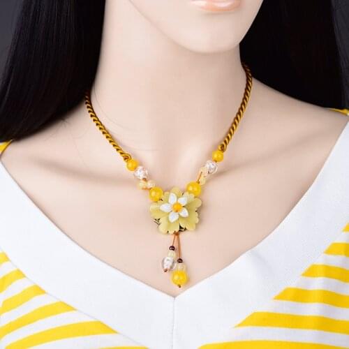 Fashion Contemporary Temperamental Pendant Necklace Exquisite Coloured Glaze Synthetic Flower Dignified Sweater Chain