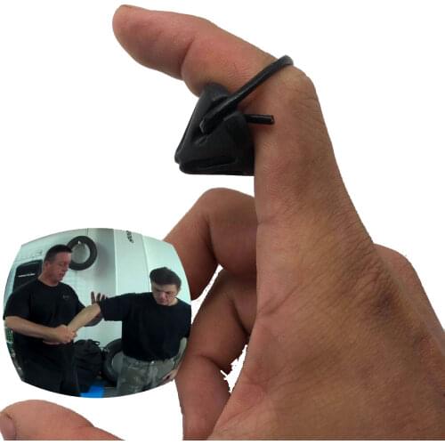Small EASILY Hidden Selfdefense Tool Self-Defense Ring Portable Finger Weapons Pretty nice little weapon griffin grip device