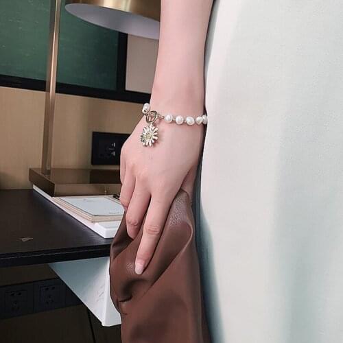 Bracelet for Women New Pearl Daisy Bracelet Is Light Luxurious Simple Friendship Bracelets Jewelry Wholesale
