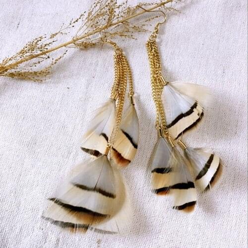 Dongmu Jewelery 2020 New Style Bohemian Style Lady Earrings Handmade Feather Pendant Girl Fashion Earrings Christmas Gifts