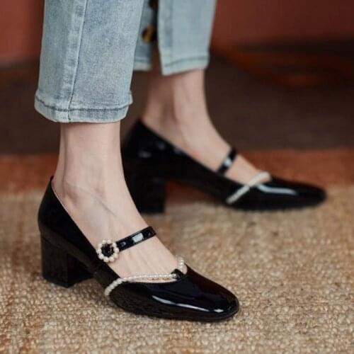2021 Spring New Women Dress Shoes String Bead Mary Janes Shoes Patent Leather Pearl Buckle Strap Mid Heel Ladies Shoes 8908N