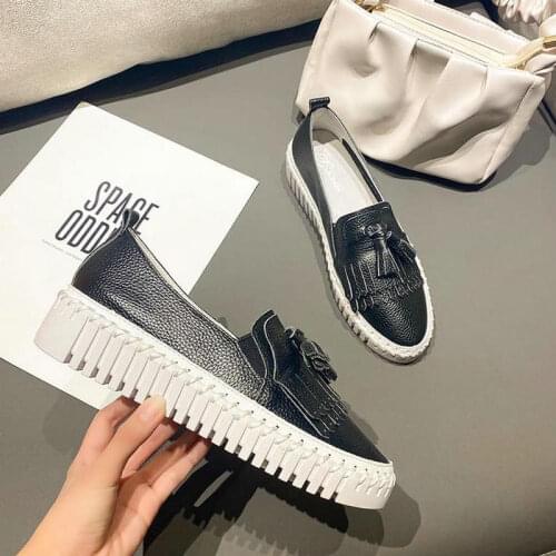 Loafers Women Lazy Casual Tassel Flat-bottomed White Shoes Spring and Autumn Round Toe Low-top Genuine Leather Shoes