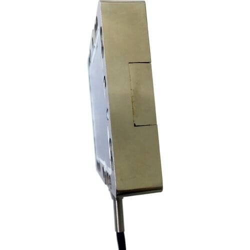 High precision three dimensional force sensor for robot manipulator