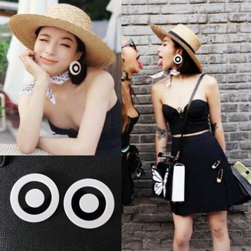 Thai popular elegant lovely Simple black and white round big Stud earrings women Statement Circle Earring E18020