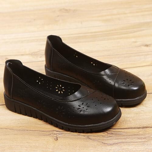 2021 New Womens Single Shoes Soft-soled Non-slip Womens Leather Shoes with Holes for Womens Sandals and Flat Shoes