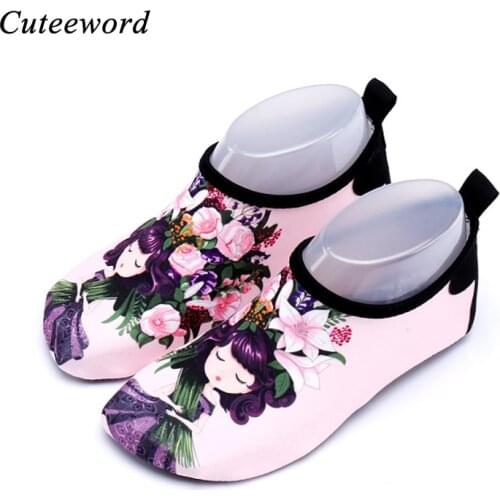 Cute cartoon children shoes home toddler soft lightweight shoes boys girls kids breathable non-slip swimming barefoot water shoe