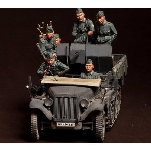 1/35 Scale Unpainted Resin Figure Crew for Sd.Kfz.104 fur 2cm FlaK 30 (not including armored vehicles)