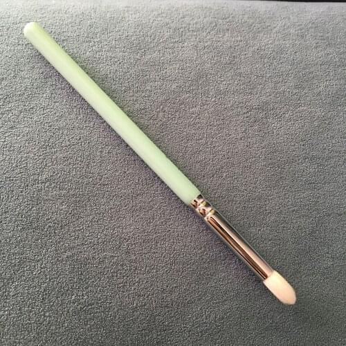 1Pcs Professional Eye Makeup Brush Eye Shadow Concealer Detail Micro Brush Advanced Goat Wool Theater Makeup Performance Tool