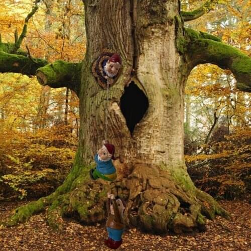 Climbing Gnomes Tree Hugger Lawnelf Figurine Climbing To The Window with A Rope Garden Gnome Decor Garden Decoration Outdoor