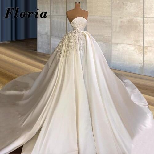 Gorgeous Beading Wedding Dresses Middle East Satin Crystal Bride Dresses 2021 Robe De Mariee Dubai Arabic Strapless Bridal Gowns