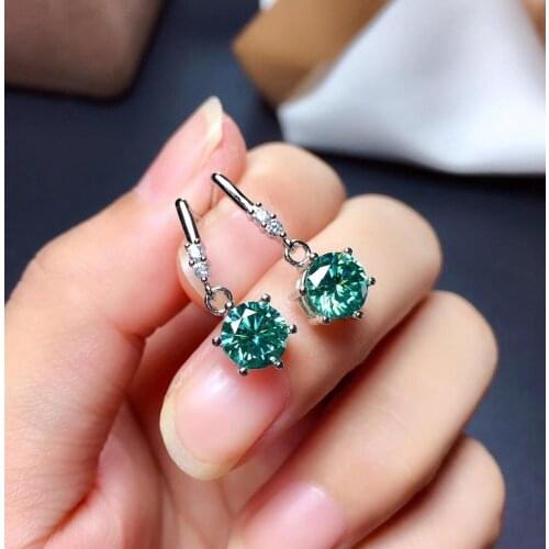 D VVS Green moissanite Ear Studs Very classic style, good color. 925 pure silver. Gra certificate black card waist code