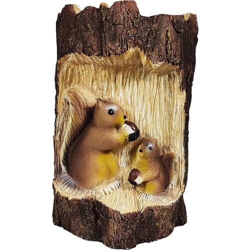 Outdoor Squirrel Statue Ornament with Solar Powered Lights for Garden Yard Lawn Patio Party Decor