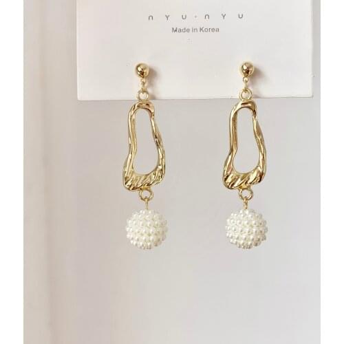 Simple Irregular Round Similated Pearls Ball Clip on Earrings No Hole Korean Temperament Retro Pearl Metal Long Clip Earrings