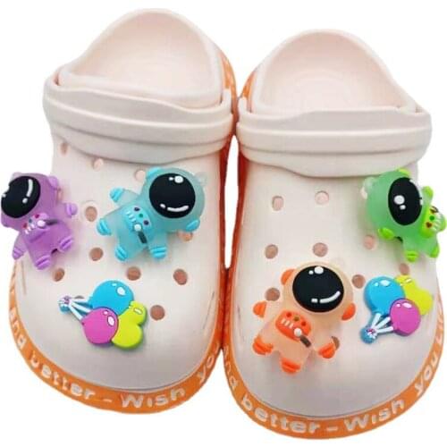 1pcs Cool Astronaut Shoe Croc Charms DIY Balloon Decaration Buckle Accessories Clog Jibz for Cro Kids Womens Girls Gifts