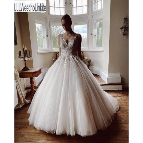 Ivory Lace Tulle V-Neck Ball Gown Wedding Dresses Chapel Train Floor-Length Sleeveless Bridal Gowns Custom Made