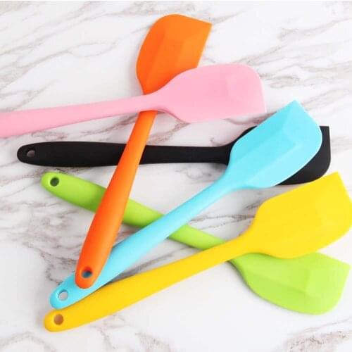 1pcs Kitchen Baking Scraper Silicone Cream Butter Cake Spatula Mixing Batter Scraper Brush Cake Baking Tool Butter Spoon Cooking